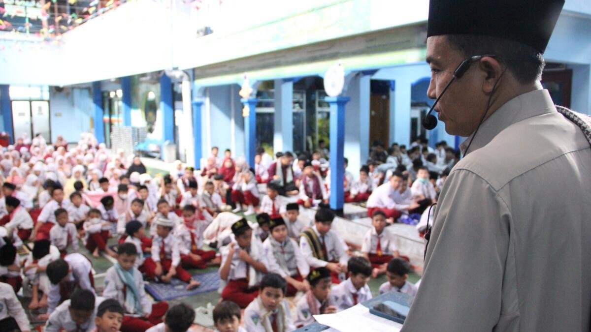 Ratusan Siswa SD Muhammadiyah 2 Sidoarjo Gelar Salat Istisqa, Panjatkan Doa Minta Hujan dan Muhasabah Diri