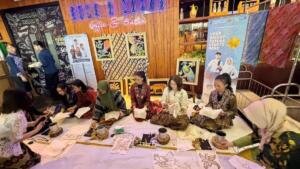 Smamda Surabaya Beri Pengalaman Baru Model Starkids, dari Catwalk hingga Mencanting
