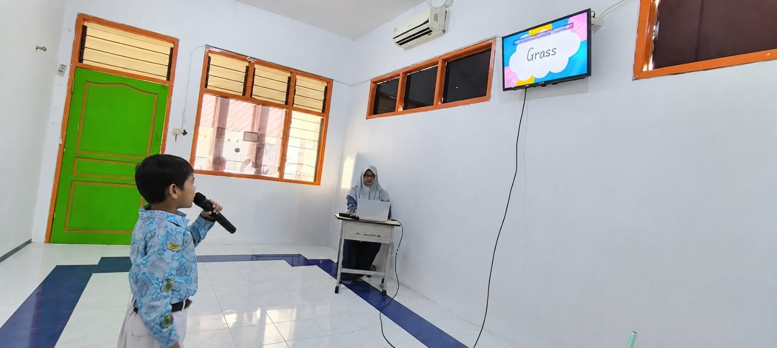Semarak Bulan Bahasa, Siswa Kelas 1–2 SD Muhammadiyah 18 Surabaya Asah Literasi dan Kepercayaan Diri