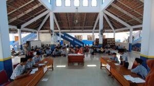 Semarak Bulan Bahasa, SMP MBS Jombang Gelar Lomba Debat untuk Asah Nalar dan Kepercayaan Diri Santri