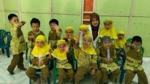Doorprize Sikat Gigi Cantik Warnai Kegiatan Posyandu Ceria Di TK ABA 10 Kalijaten