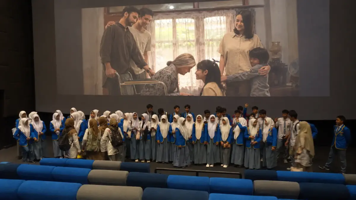 Nobar Film Jangan Buang Ibu, Siswa SMA Muhammadiyah 6 Gresik Belajar Menghargai Orang Tua