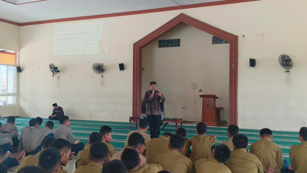 Lindungi Generasi Muda, Pondok Al Mizan Lamongan Edukasi Santri tentang Bahaya Rokok