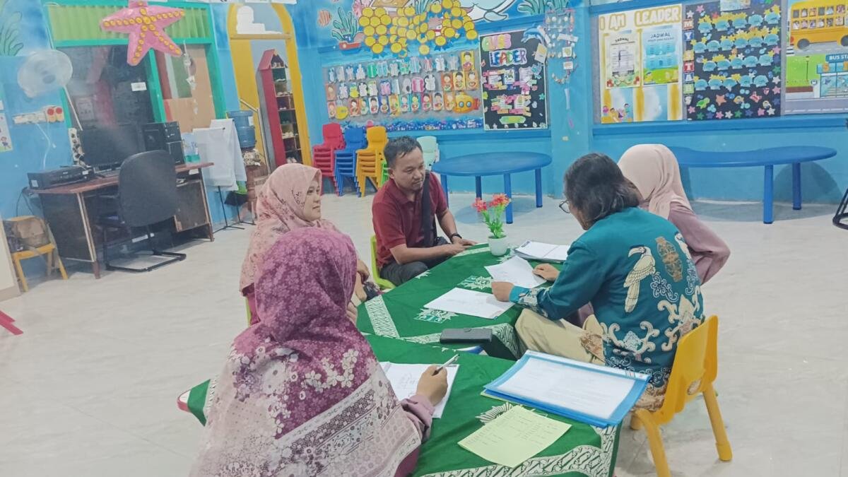 Sekolah Kreatif Baratajaya Libatkan Orang Tua Membaca Perkembangan Anak