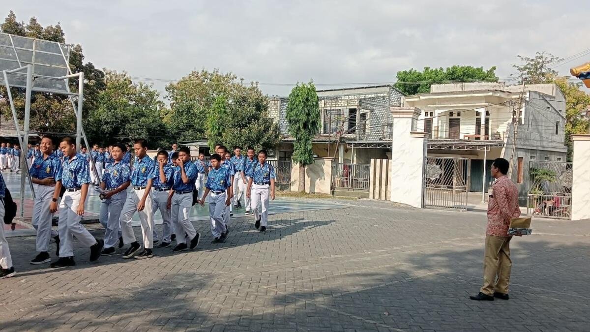 Tertib dan Penuh Semangat, Begini Suasana Pagi Jelang PSTS di SMPM 12 Paciran