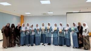 Gandeng 25 Dokter Spesialis, Keputrian Smamda Surabaya Edukasi Siswi tentang Kesehatan Reproduksi