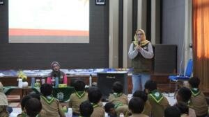 Ubah Sampah Jadi Berkah: 90 Siswa Kelas 4 SDMM Berguru Langsung ke DLH Gresik