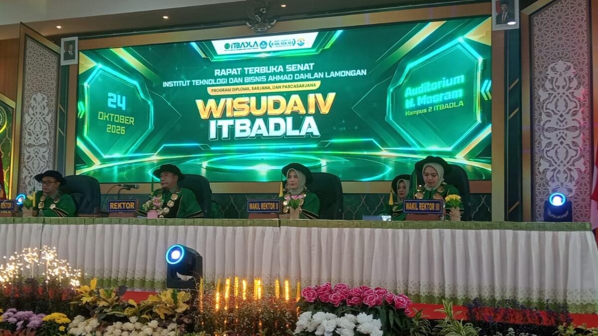 Wisuda IV ITBADLA Lamongan, 263 Lulusan Siap Menjadi Insan Cerdas, Berakhlak, dan Profesional
