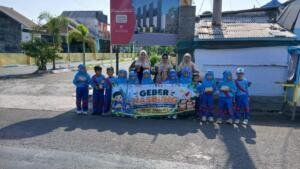 Jumat Berkah, PAUD Aisyiyah I Kota Probolinggo Ajak Murid Berbagi dan Peduli Lingkungan