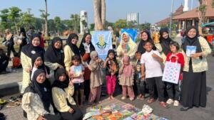 Ralina PCNA Buduran Bawa Literasi Anak ke Tengah Keramaian CFD Sidoarjo