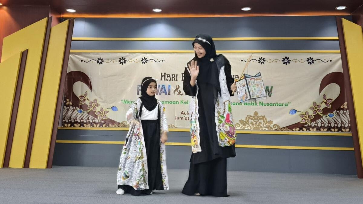 Semarak Hari Batik Nasional, TK ABA 36 PPI Gresik Gelar Pawai dan Fashion Show Keluarga