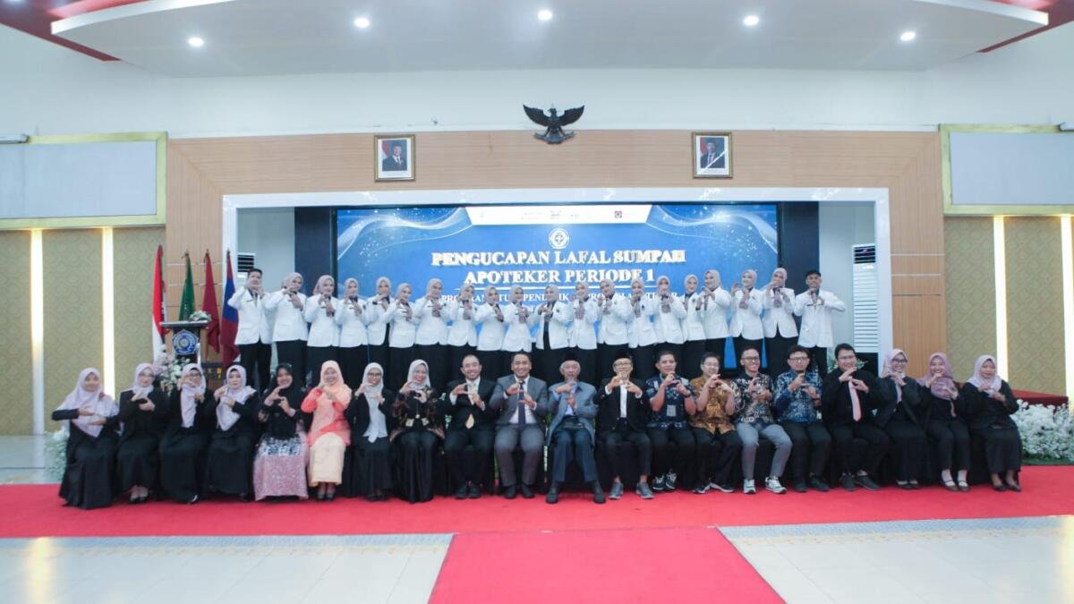 Umsura Luluskan Apoteker Pertama, Tekankan Kompetensi dan Keselamatan Pasien
