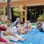 Anak Hebat SDM 3 Ikrom Wage Belajar Mengupas Telur, Latih Motorik dan Sensori