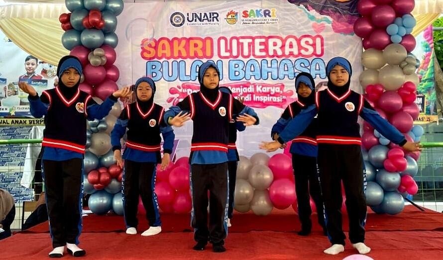 Hadirkan Mahasiswa Mancanegara, Pekan Bulan Bahasa SD Muhammadiyah 1 Krian Ajak Siswa Mengenal Dunia