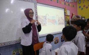 Parent Teaching SD Muhida Kenalkan Beragam Profesi kepada Siswa Kelas 1