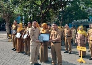Guru SD Muhammadiyah 1 Turi Mendapatkan Penghargaan atas Karya yang Diterbitkan