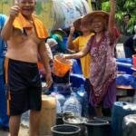 RS Aisyiyah Bojonegoro Bersama Lazismu Salurkan 256.000 Liter Air Bersih untuk Warga Terdampak Kekeringan
