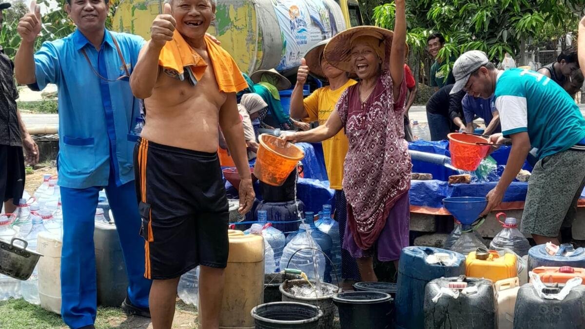 RS Aisyiyah Bojonegoro Bersama Lazismu Salurkan 256.000 Liter Air Bersih untuk Warga Terdampak Kekeringan