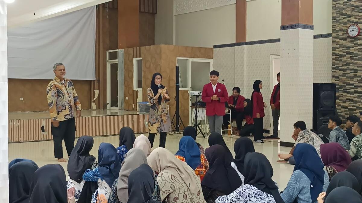 Smamsa Surabaya Gandeng FT Umsura Kenalkan Kampus dan Pelatihan AI ke Siswa