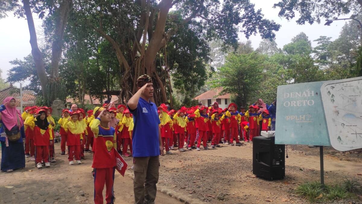 Siswa Sekolah Kreatif Belajar Kepahlawanan di Tempat Outbound