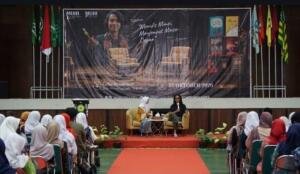 J.S. Khairen Hadir di SMA Muhi, Ajak Murid Menjelajahi Dunia Lewat Tulisan