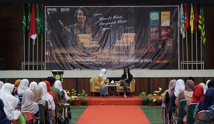 J.S. Khairen Hadir di SMA Muhi, Ajak Murid Menjelajahi Dunia Lewat Tulisan