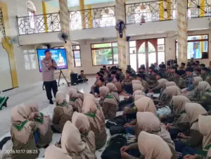 Polisi Baik Itu Datang ke SMP Muhammadiyah 1 Babat