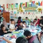 Sulap Sampah Jadi Bunga Hias, Mahasiswa Umsida Tanamkan Cinta Lingkungan 