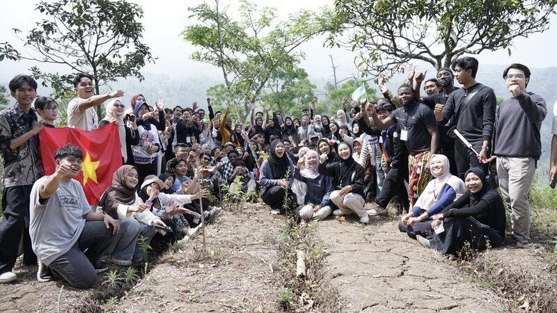 Bangun Kesadaran Ekologi di Hutan Pujon Hill, UMM Ajak Mahasiswa Lintas Kampus Lindungi Bumi