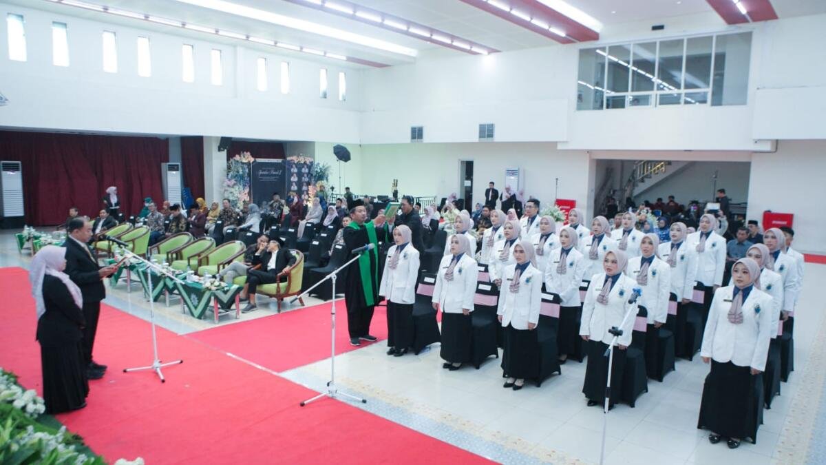 Umsura Luluskan Apoteker Pertama, Tekankan Kompetensi dan Keselamatan Pasien