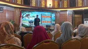 Paradoks Malaikat di Sekolah, Singa di Rumah Jadi Sorotan Kajian Ahad Pagi SMK Mutu