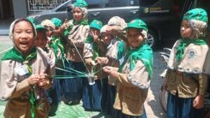 Abaikan Panas Terik, Pandu Athfal SD Musix Antusias Ikuti Lomba Persari