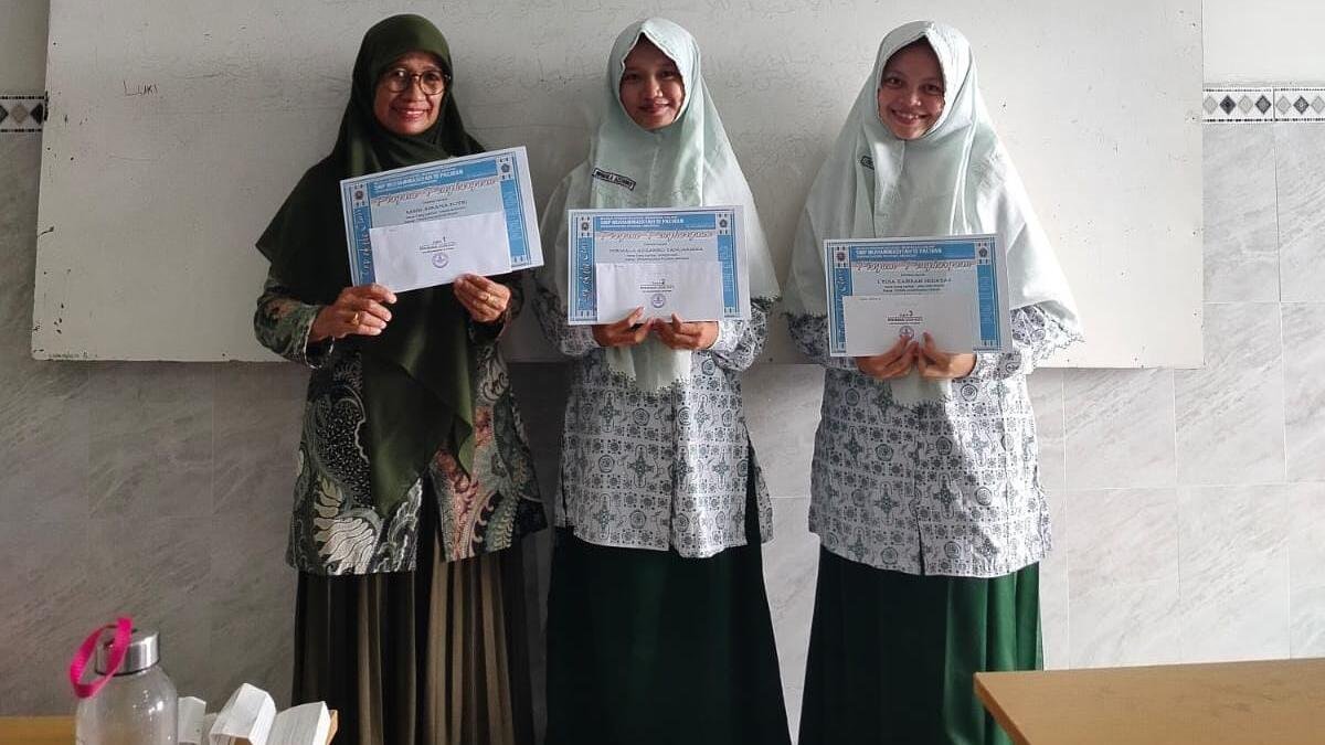 Wali Kelas IX G SMP Muhammadiyah 12 Paciran Ajak Siswa Pandai Bersyukur