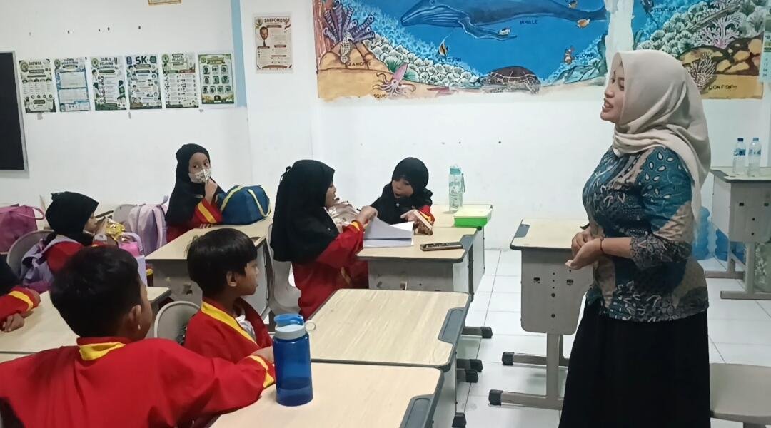 Kakak Jangan Pergi: Tangis Haru Siswa SD Musix Warnai Pamitan Mahasiswa PLP Umsura