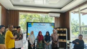LP-UMKM PWM Jatim Salurkan 140 Tablet Calistung untuk 14 Lembaga Pendidikan