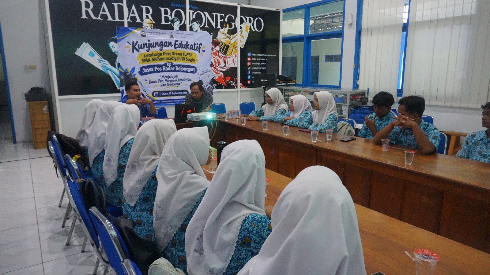 LPS SMA Muhammadiyah 10 Sugio Kunjungi Jawa Pos Radar Bojonegoro