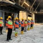 Mahasiswa Kesmas UMG Dorong Budaya K3 lewat Safety Talk bersama Tenaga Kerja Kebersihan di Area PT Semen Gresik