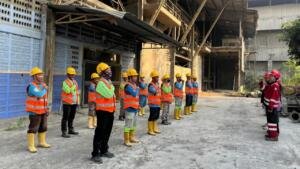 Mahasiswa Kesmas UMG Dorong Budaya K3 lewat Safety Talk bersama Tenaga Kerja Kebersihan di Area PT Semen Gresik