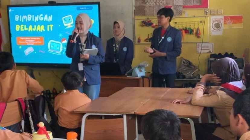 Mahasiswa KKN UMG Kenalkan Dasar Teknologi Informasi kepada Siswa SDN 69 Gresik