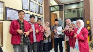 Mahasiswa PLP Umsura Ikuti Shalat Istisqa Bersama Siswa di Surabaya