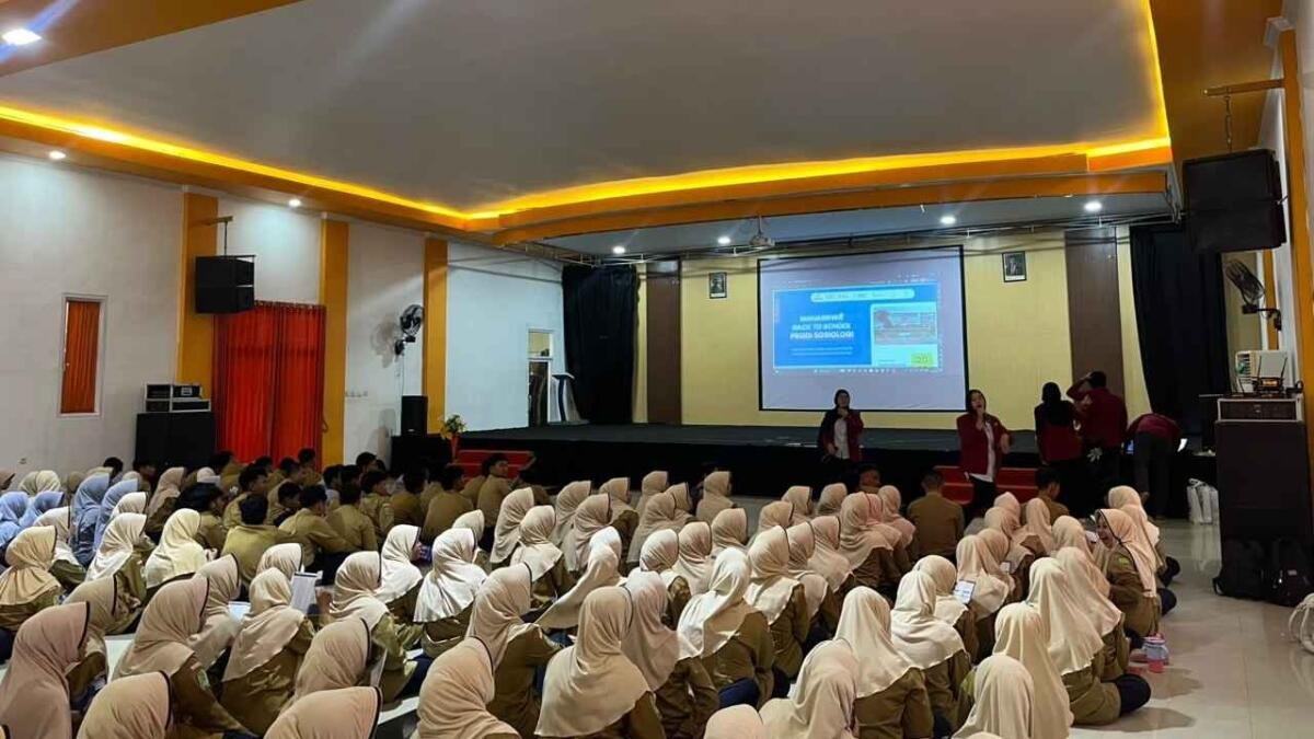 Mahasiswa Sosiologi UMM Sapa Ratusan Siswa SMK Muhammadiyah Lumajang