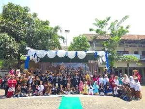 Market Day MIM Duta Kenalkan Jajanan Pasar dan Budaya Nusantara, Hadirkan Mahasiswa dari Sudan dan Yaman