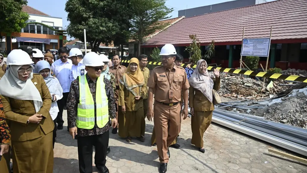Mendikdasmen Abdul Mu’ti Tinjau Revitalisasi SDN 1 Kedungjaya di Cirebon