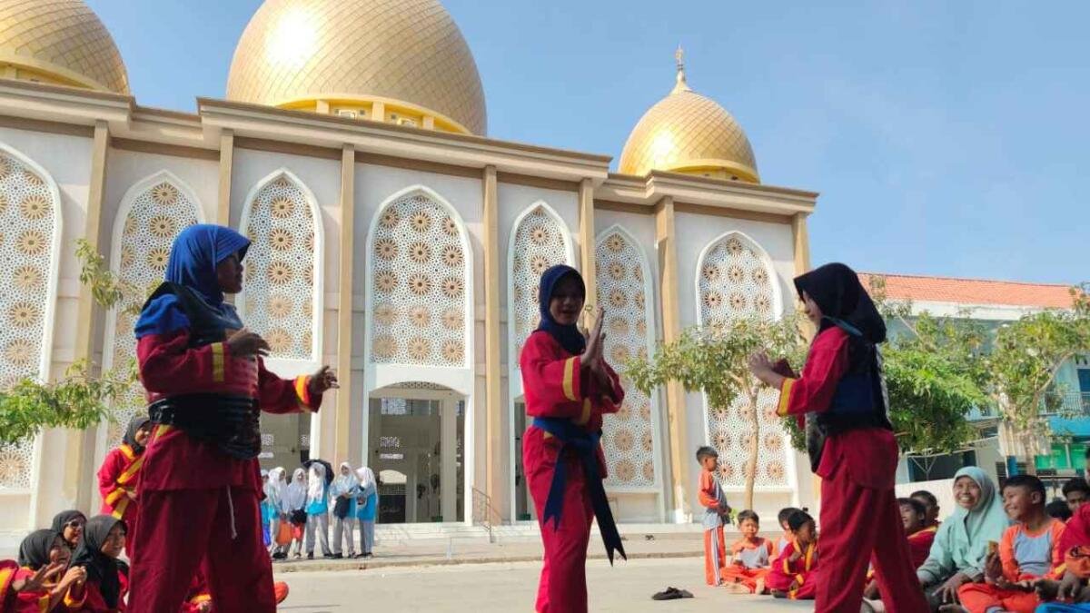 Mengikuti Latihan Tanding Perdana Tapak Suci MI Muhammadiyah 5 Banyutengah