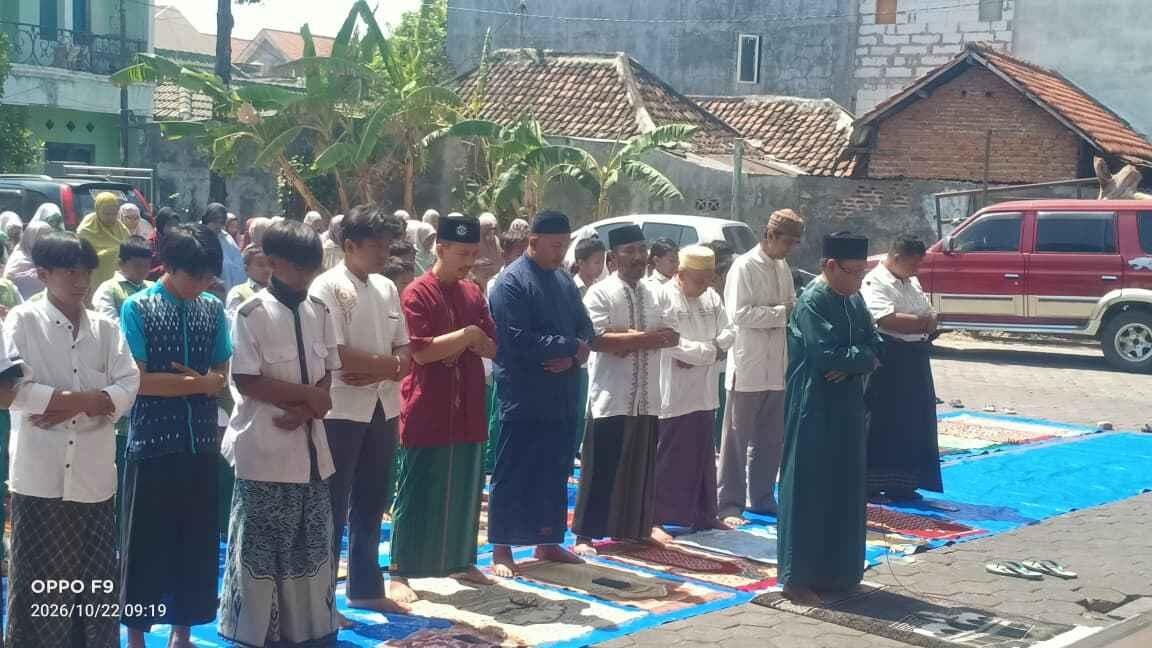 Mengikuti Salat Istisqa MTs Muhammadiyah 19 Surabaya di Tengah Hari Santri
