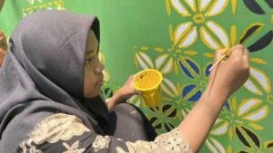 Menilik Mandiri dan Terampilnya ‎Murid SMP Muliya Buat Mural Motif Batik Muhammadiyah