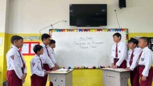 Menilik Praktik Debat Bahasa Indonesia Siswa SD Muhammadiyah 18 Surabaya