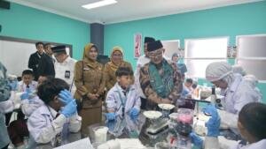 SD Mumtaz Peragakan Filtrasi Air Berbasis STEM di Hadapan Abdul Mu’ti
