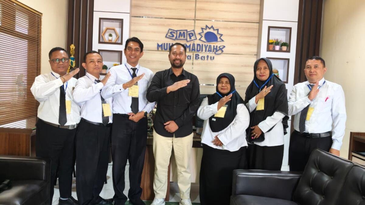 Peserta Magang BCKS Kota Probolinggo Belajar Kepemimpinan di SMP Muhammadiyah 8 Batu