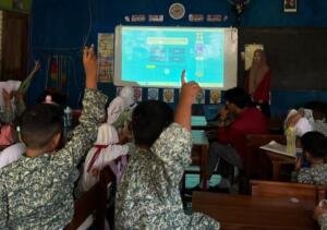 PLP II Umsida Hadirkan Beragam Media Pembelajaran Interaktif di SDN 3 Kepulungan